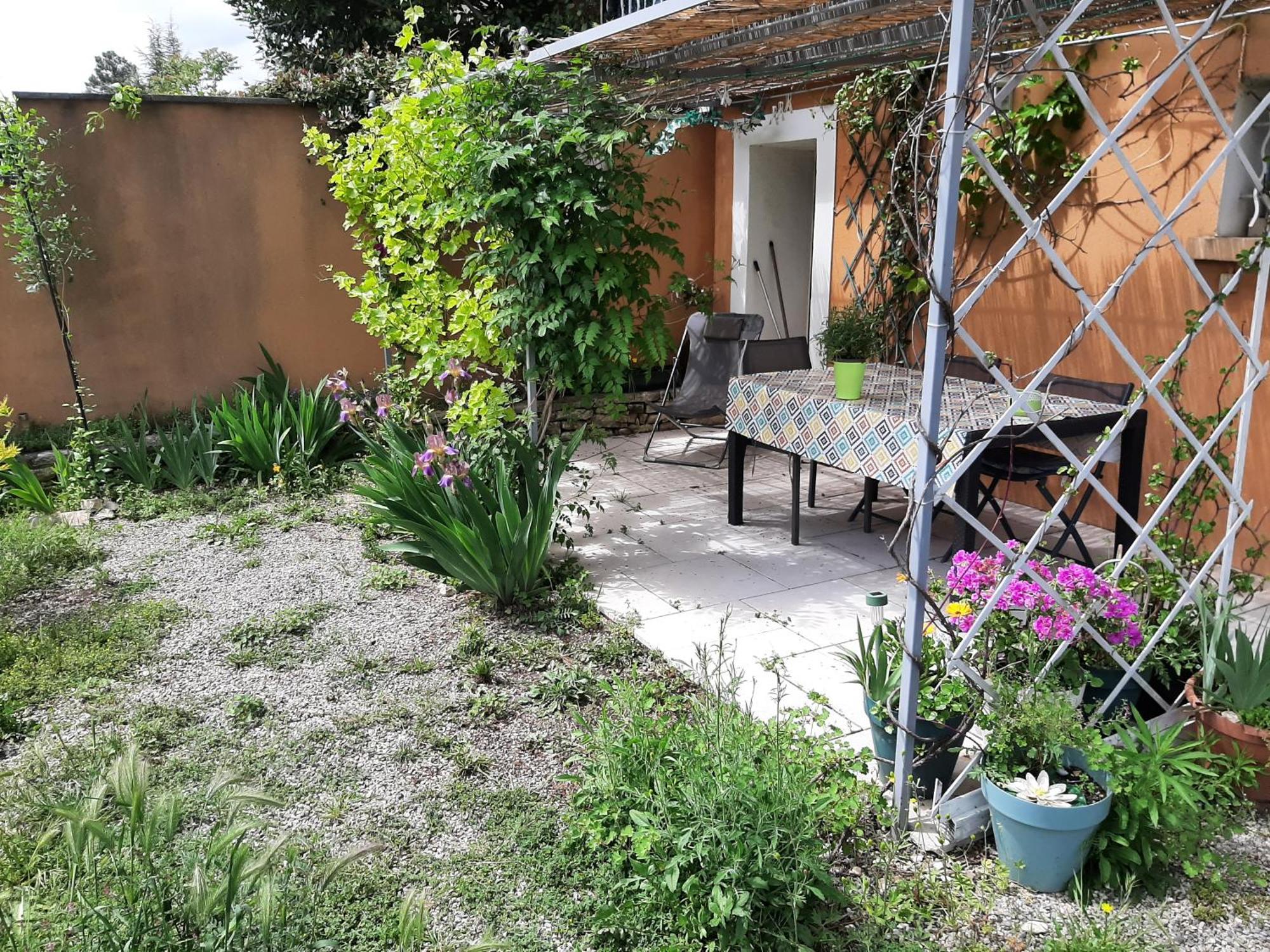 T.Belle Vue Panoramique Au Coeur Du Luberon 40M2 + Pergola . Jardin. P Apartment Apt Exterior foto